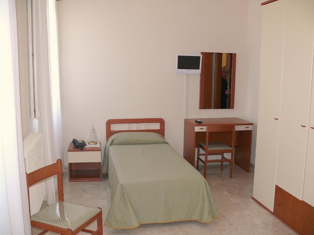 Albergo Casa Del Pellegrino Monte Sant'Angelo Phòng bức ảnh