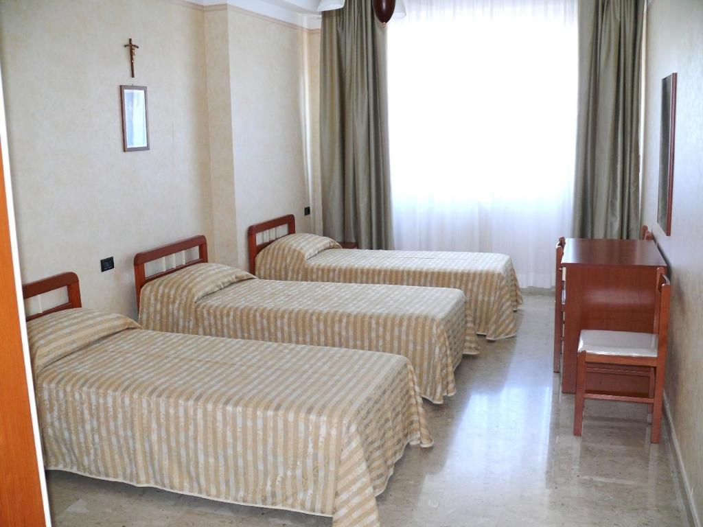 Albergo Casa Del Pellegrino Monte Sant'Angelo Phòng bức ảnh