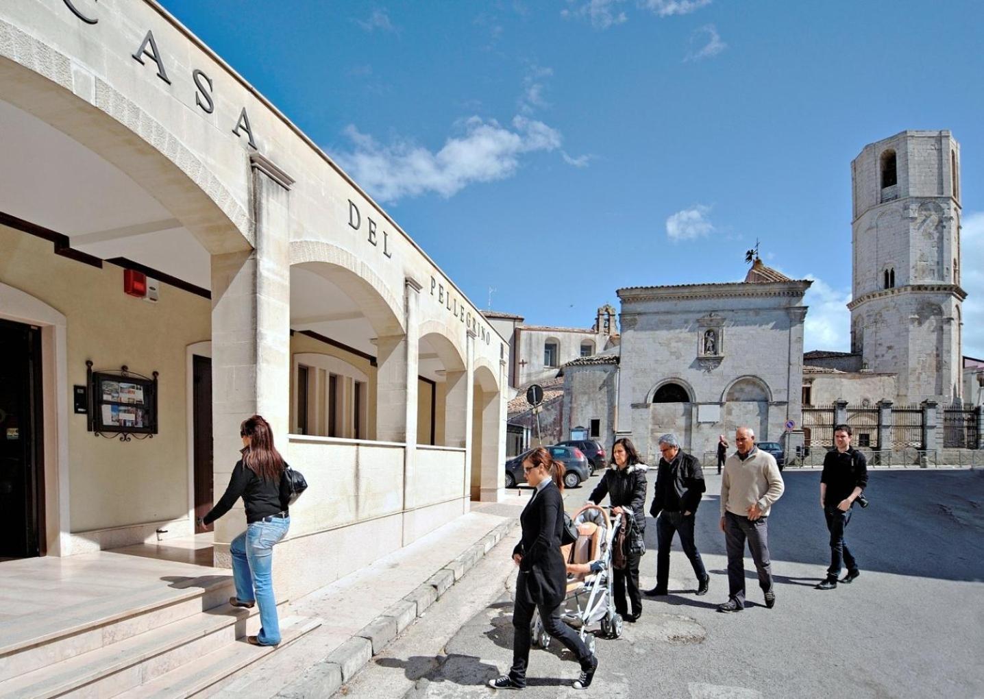 Albergo Casa Del Pellegrino Monte Sant'Angelo Ngoại thất bức ảnh