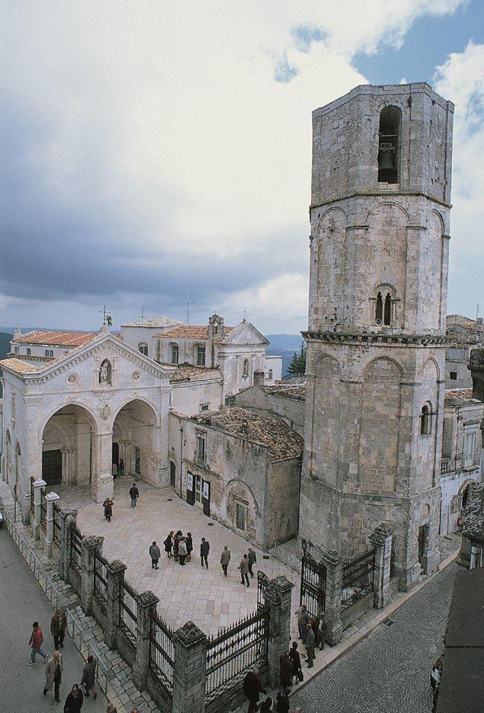 Albergo Casa Del Pellegrino Monte Sant'Angelo Ngoại thất bức ảnh