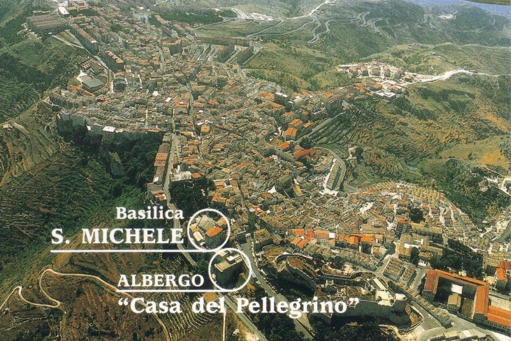 Albergo Casa Del Pellegrino Monte Sant'Angelo Ngoại thất bức ảnh