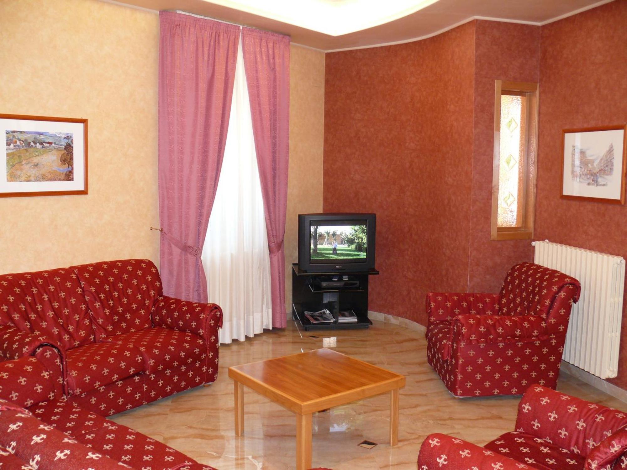 Albergo Casa Del Pellegrino Monte Sant'Angelo Ngoại thất bức ảnh